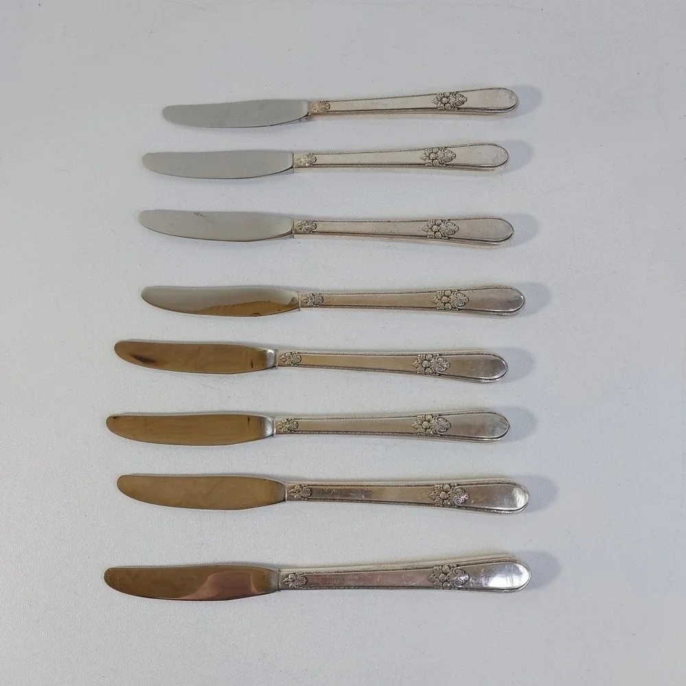 8 Vintage 1847 Rogers Brothers Silver Plated‎ Adoration Dinner Knives